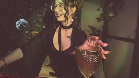 Lady Luna online show from 01-17-25, 12:20