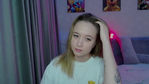 _lalune_ online show from 12-24-24, 09:33