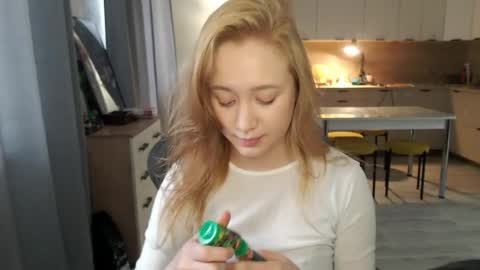 _lalune_ online show from 04-29-26, 10:52