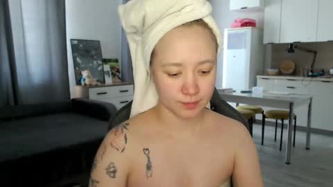 _lalune_ online show from 05-05-26, 07:27