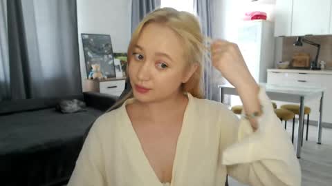 _lalune_ online show from 05-08-26, 05:13