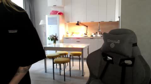 _lalune_ online show from 05-19-26, 01:11