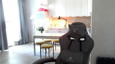 _lalune_ online show from 05-19-26, 01:56