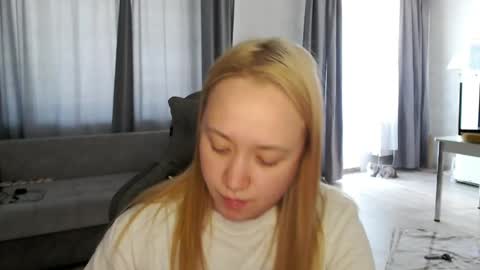_lalune_ online show from 05-22-26, 08:32