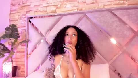 Lanna  online show from 11-17-25, 01:11