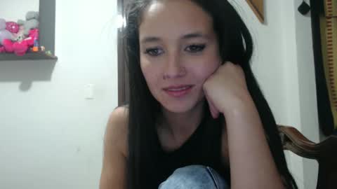 Snapshot of _laureneyes chatting on 11-29-25, 07:00 Lauren 3 online show from 11-29-25, 07:00