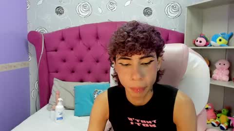 Snapshot of _lemmon_ chatting on 01-10-25, 05:02 L E M M O N online show from 01-10-25, 05:02