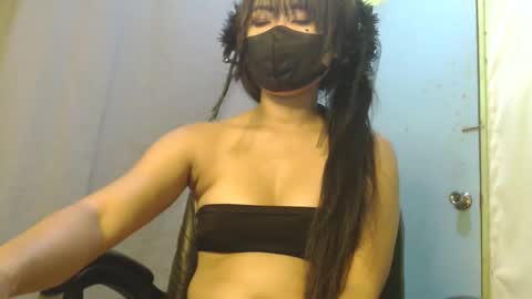 Snapshot of _lilies_gigi_ chatting on 03-11-26, 01:11 _lilies_gigi_ online show from 03-11-26, 01:11