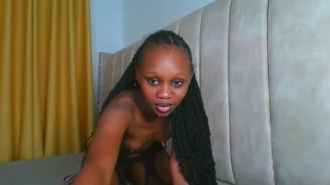 Snapshot of _littlevenus chatting on 10-12-25, 03:00 Littlevenus online show from 10-12-25, 03:00