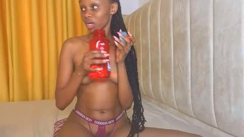 Snapshot of _littlevenus chatting on 11-01-25, 12:07 Littlevenus online show from 11-01-25, 12:07