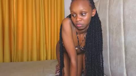 Snapshot of _littlevenus chatting on 11-12-25, 01:11 Littlevenus online show from 11-12-25, 01:11