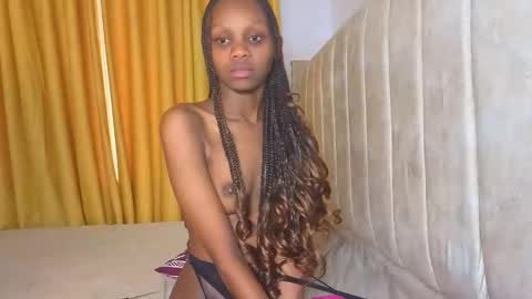 Snapshot of _littlevenus chatting on 11-19-25, 11:43 Littlevenus online show from 11-19-25, 11:43