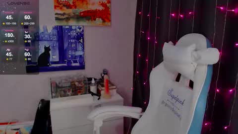 Snapshot of _lovelylu_ chatting on 10-15-25, 06:19 Lu online show from 10-15-25, 06:19