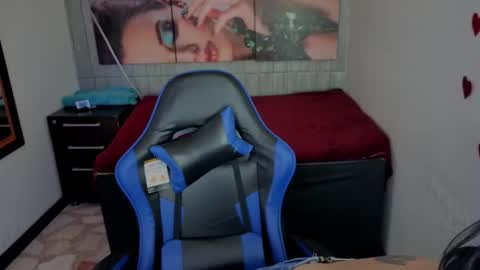 Snapshot of _lucia_21 chatting on 02-15-26, 01:09 Lucia online show from 02-15-26, 01:09