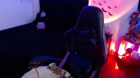 Queen.  Help me reach 100 thumbs up  online show from 02-12-25, 09:33