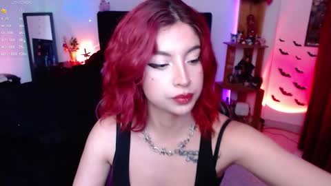 Queen.  Help me reach 100 thumbs up  online show from 10-05-25, 08:29