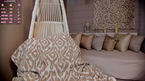  Luna  online show from 02-18-25, 12:39