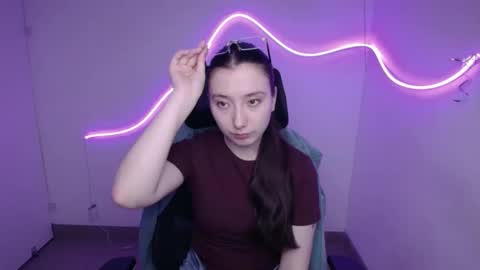 Snapshot of _luna_moon__ chatting on 09-21-25, 05:20 Luna online show from 09-21-25, 05:20