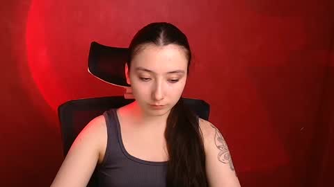 Snapshot of _luna_moon__ chatting on 09-24-25, 11:35 Luna online show from 09-24-25, 11:35