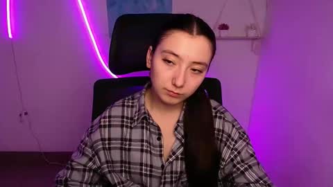 Snapshot of _luna_moon__ chatting on 10-13-25, 05:18 Luna online show from 10-13-25, 05:18