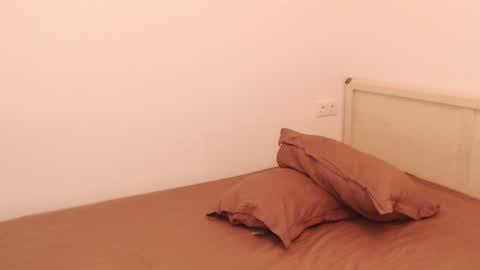 Snapshot of _lustica_ chatting on 01-04-25, 03:17 Anna online show from 01-04-25, 03:17