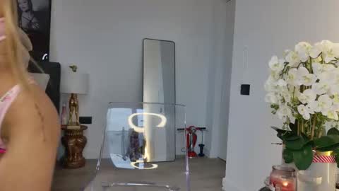 Snapshot of _luxie_ chatting on 09-11-25, 06:35 Luxie online show from 09-11-25, 06:35