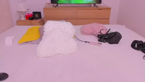 Lynna online show from 12-04-24, 02:20