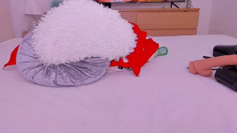 Lynna online show from 02-05-25, 02:40