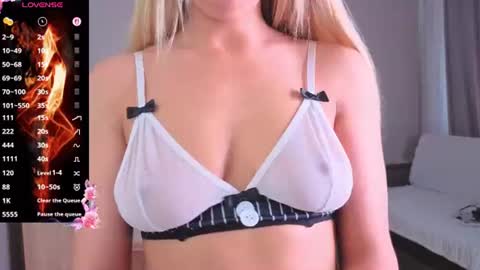 Emma  online show from 06-17-26, 07:22