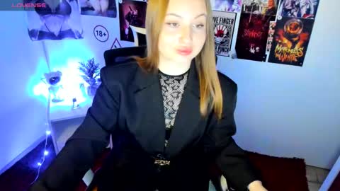 Snapshot of _margoqueen_ chatting on 10-04-25, 10:19 Margo online show from 10-04-25, 10:19