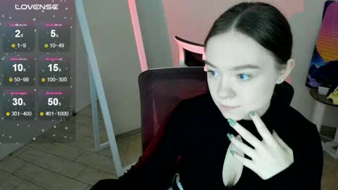 Snapshot of _margoqueen_ chatting on 10-19-25, 06:36 Margo online show from 10-19-25, 06:36