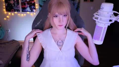 Snapshot of _mariko_ chatting on 03-09-25, 02:10 Mariko online show from 03-09-25, 02:10