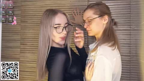 Elva and Kate  online show from 10-10-25, 09:30