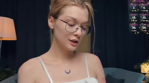 Elva and Kate  online show from 11-08-25, 10:59