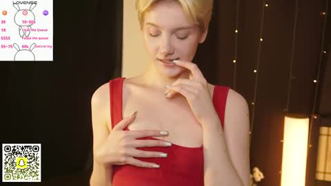 Snapshot of _medal_of_horny_ chatting on 05-31-26, 06:31 Elva and Kate online show from 05-31-26, 06:31