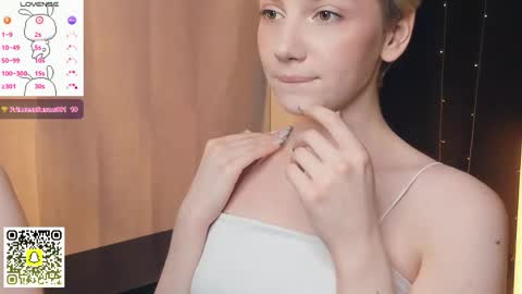 Snapshot of _medal_of_horny_ chatting on 06-05-26, 07:14 Elva and Kate online show from 06-05-26, 07:14