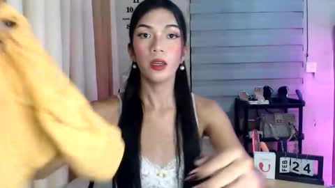 Snapshot of _mellyxxx chatting on 02-23-26, 09:34 Melly online show from 02-23-26, 09:34