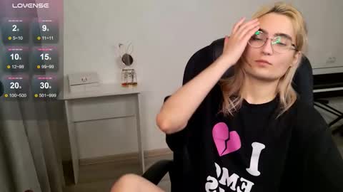 _meow_neko_ online show from 01-05-26, 05:27