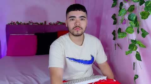  Mia y Mike  online show from 11-06-25, 03:57