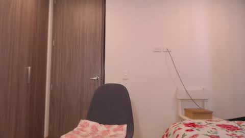 Snapshot of _mia_angel17 chatting on 02-15-25, 06:01 MIA online show from 02-15-25, 06:01