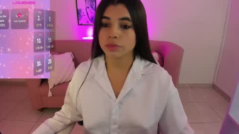 Snapshot of _mia_blue_18_ chatting on 09-15-25, 06:08 MIa blue 18 online show from 09-15-25, 06:08