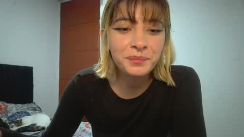 Mia-foster online show from 05-11-26, 06:49