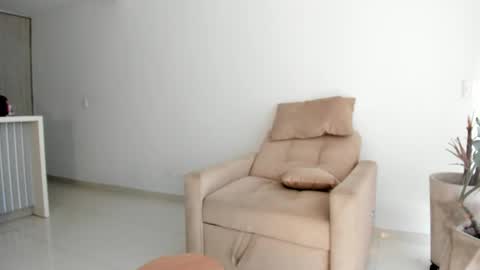 Snapshot of _mia_peach chatting on 05-15-26, 09:33 _mia_peach online show from 05-15-26, 09:33