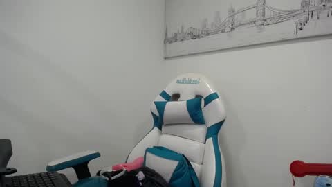 Snapshot of _miaaleon chatting on 02-18-25, 01:11 Mia online show from 02-18-25, 01:11