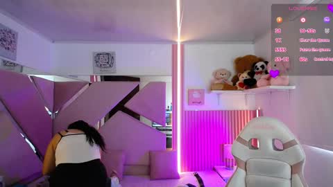 Snapshot of _miaaleon chatting on 10-06-25, 12:24 Mia online show from 10-06-25, 12:24