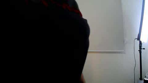 Snapshot of _miaaleon chatting on 12-16-25, 12:43 Mia online show from 12-16-25, 12:43