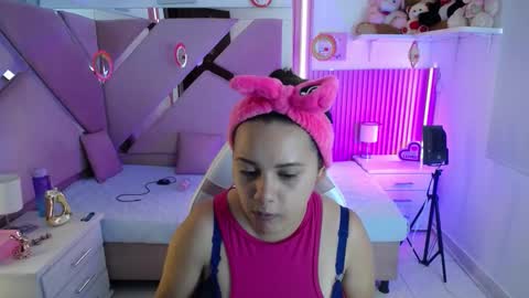 Snapshot of _miaaleon chatting on 12-19-25, 01:07 Mia online show from 12-19-25, 01:07