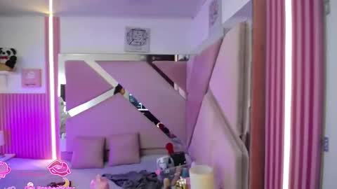 Snapshot of _miaaleon chatting on 01-19-26, 12:31 Mia online show from 01-19-26, 12:31