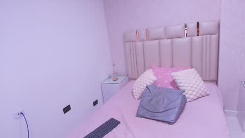 Mia  online show from 01-17-26, 11:59