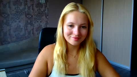 Snapshot of _mila_la_ chatting on 08-04-26, 08:39 Melanie online show from 08-04-26, 08:39